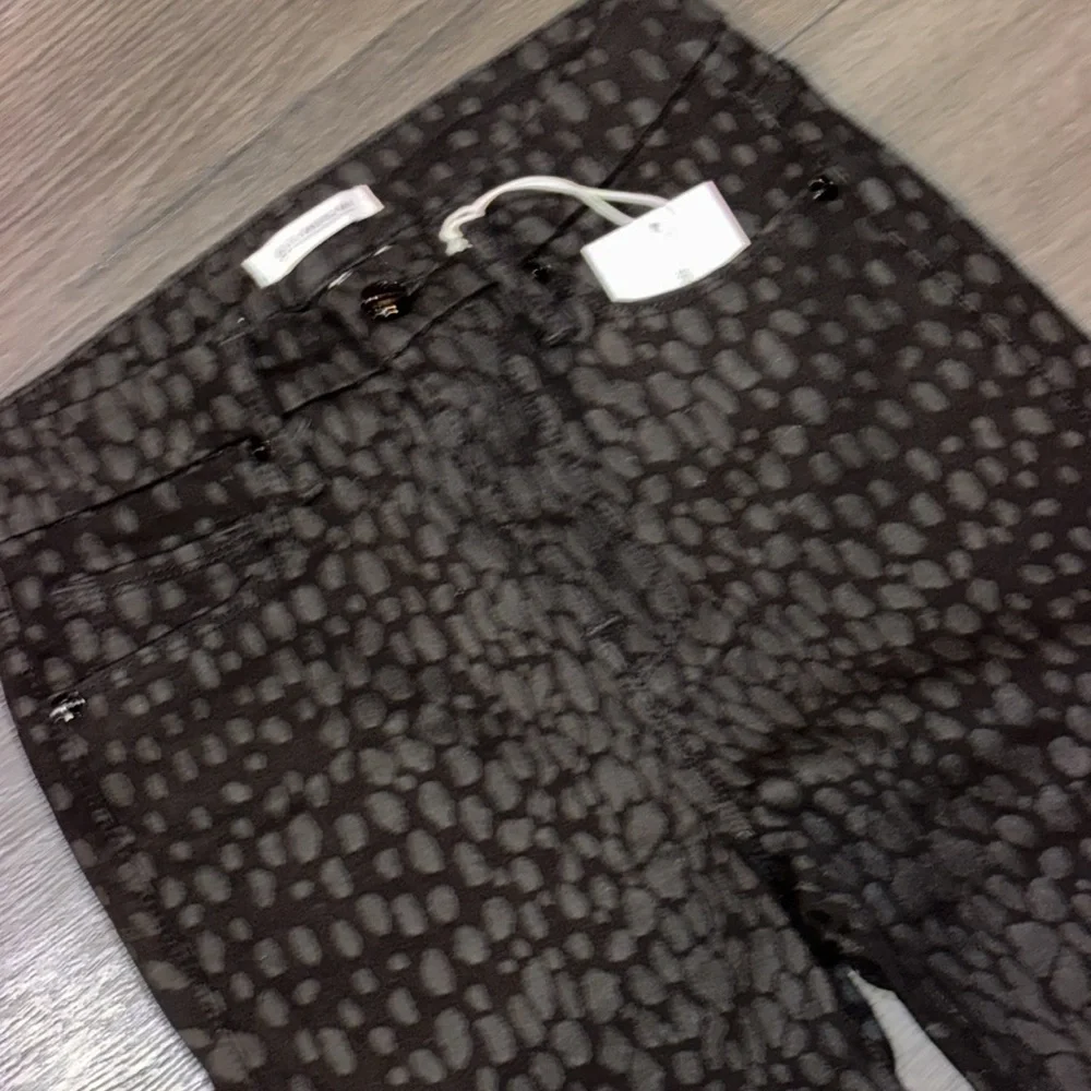 Good American Good Legs Crop Animal Print Jean Size 27 / 4 Black STRETCH! - Picture 7 of 15